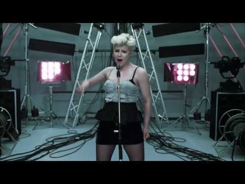Robyn – Dancing On My Own